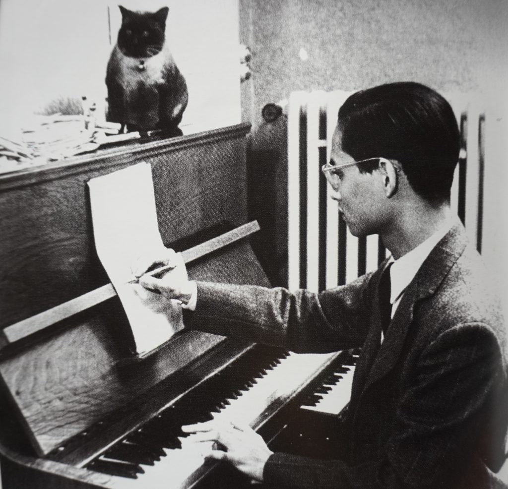 紳士なジャズマンのタイの国王