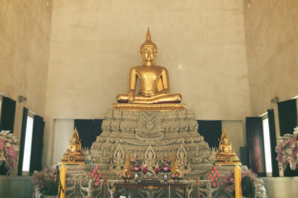バンコクの寺院の本尊のブッダ。